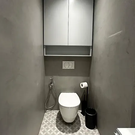 Chic In Center Apartment