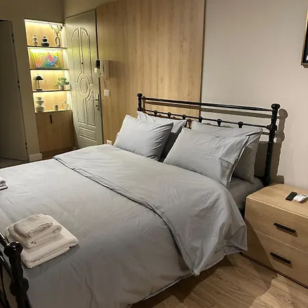 Chic In Center Apartment Tirana